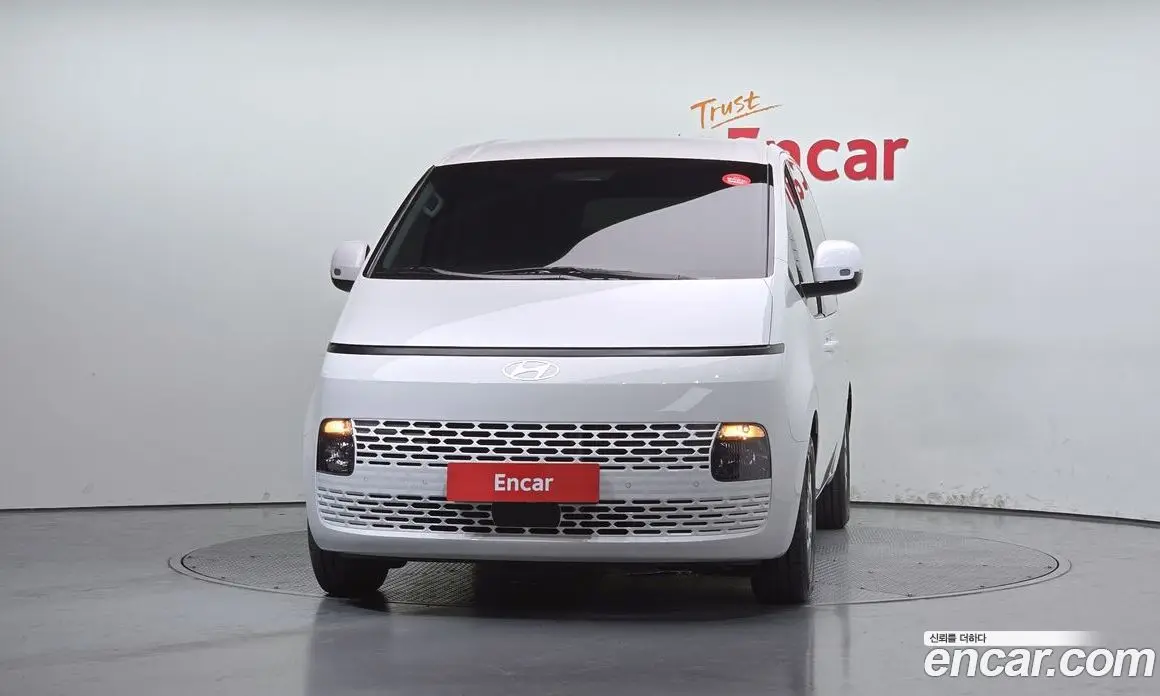 Hyundai Staria 2025 2.2 автомат (гидро), фото 3