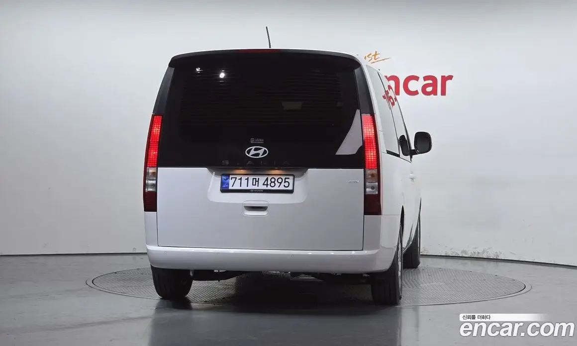 Hyundai Staria 2025 2.2 автомат (гидро), фото 4