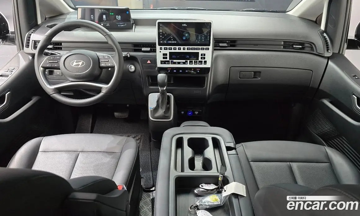 Hyundai Staria 2025 2.2 автомат (гидро), фото 10