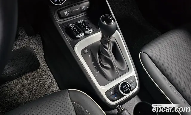 Hyundai Venue 2025 1.6 автомат (гидро), миниатюра 12