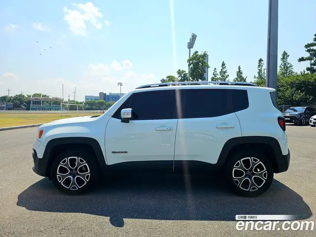 Jeep Renegade 2015 2.0 автомат (гидро), миниатюра 3