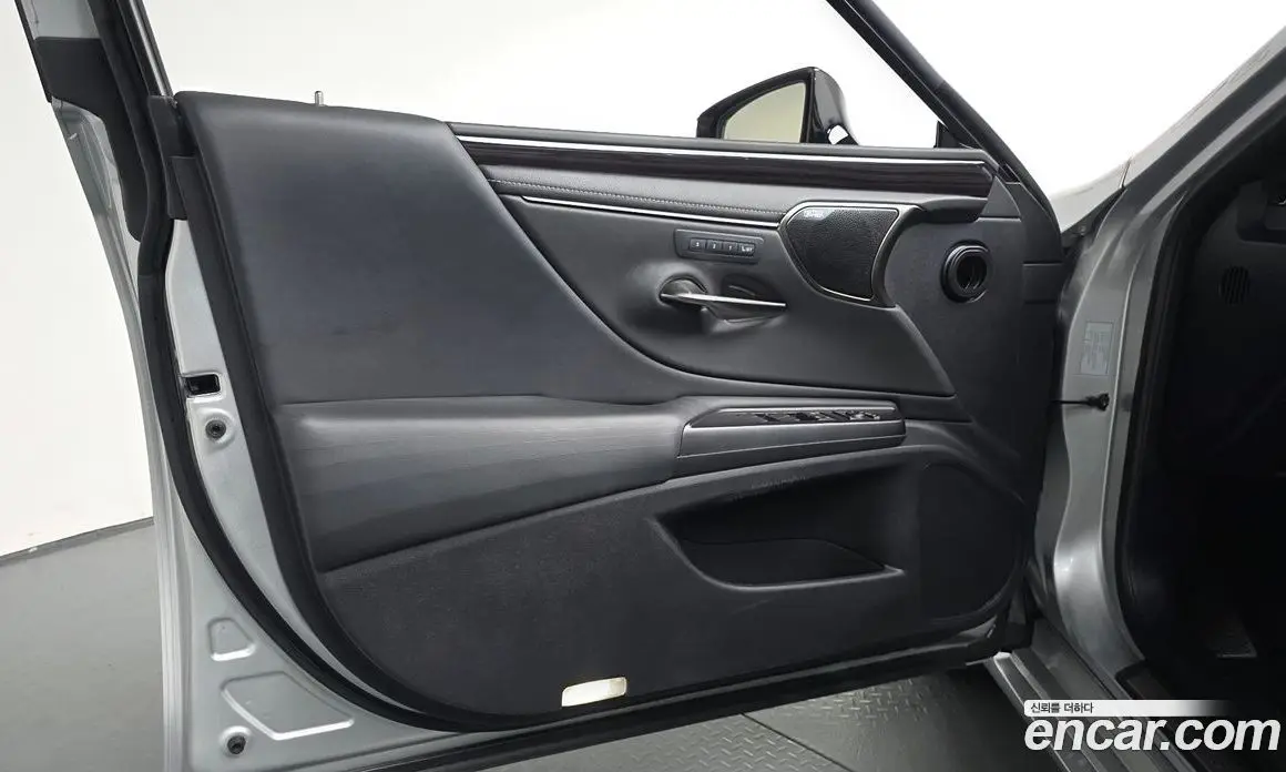 Lexus ES 2019 2.5 автомат (гидро), фото 14 Lexus ES 2019 2.5 автомат (гидро), фото 14