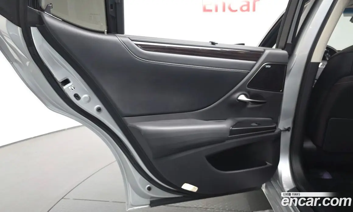 Lexus ES 2019 2.5 автомат (гидро), фото 15 Lexus ES 2019 2.5 автомат (гидро), фото 15