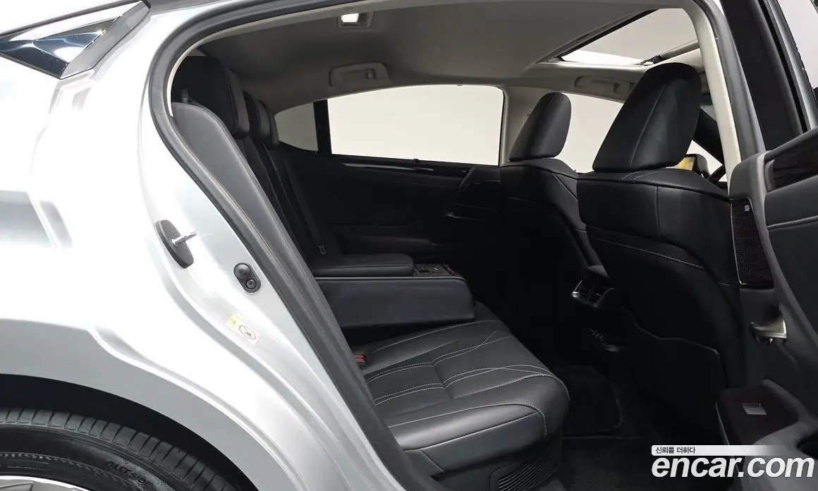 Lexus ES 2019 2.5 автомат (гидро), фото 17 Lexus ES 2019 2.5 автомат (гидро), фото 17