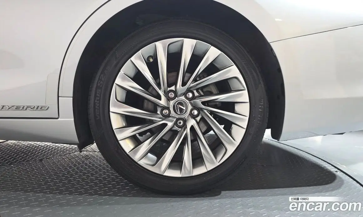 Lexus ES 2019 2.5 автомат (гидро), фото 7 Lexus ES 2019 2.5 автомат (гидро), фото 7