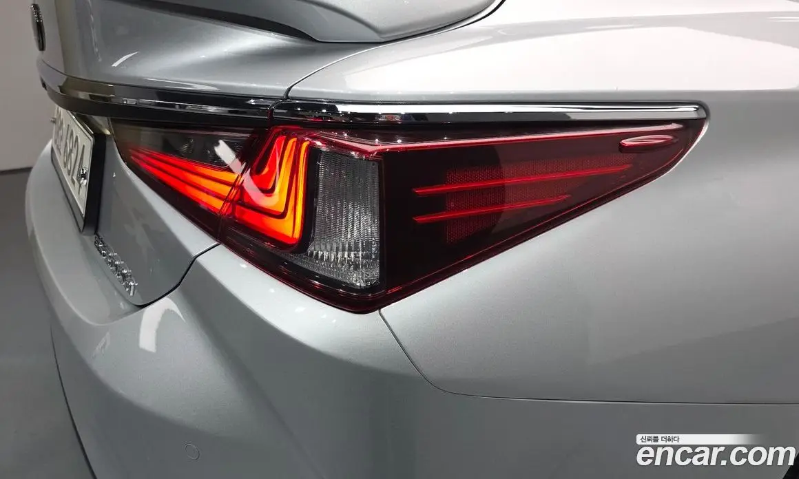 Lexus ES 2019 2.5 автомат (гидро), фото 9 Lexus ES 2019 2.5 автомат (гидро), фото 9
