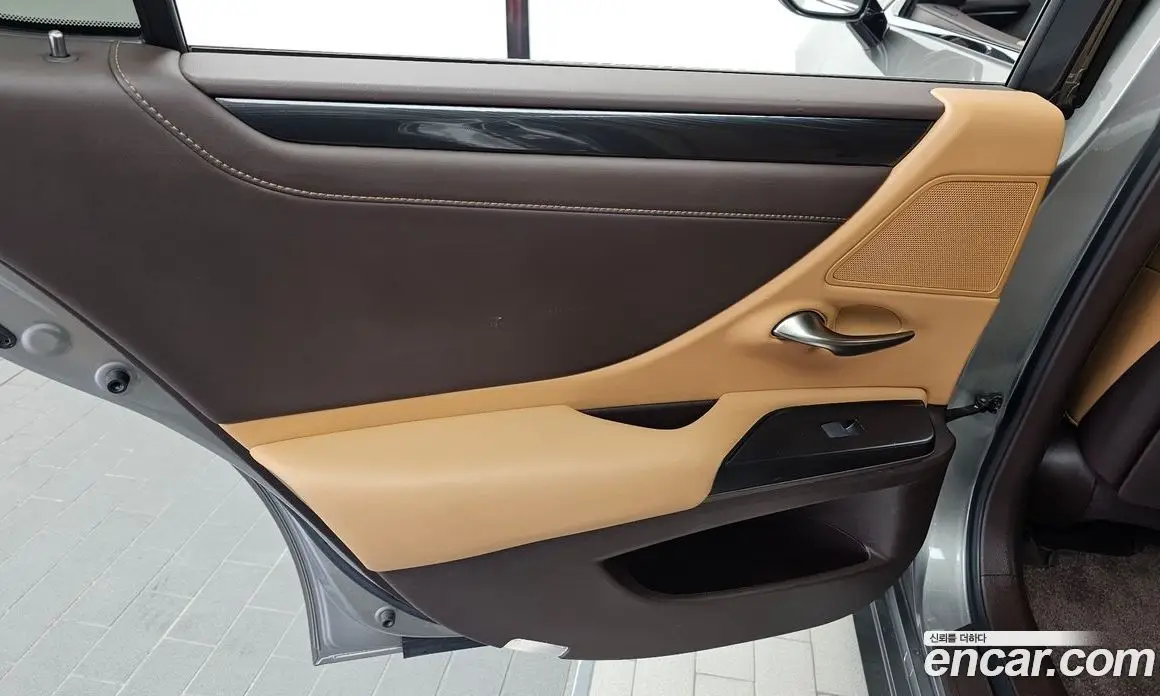 Lexus ES 2019 2.5 автомат (гидро), фото 15 Lexus ES 2019 2.5 автомат (гидро), фото 15