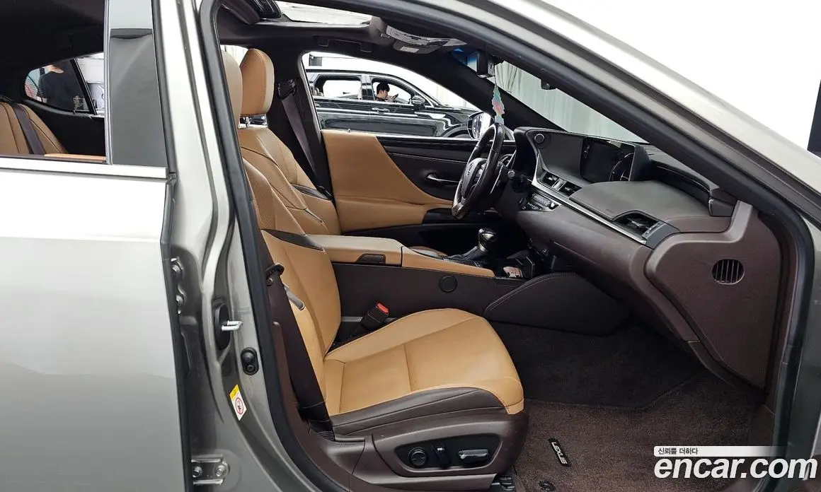 Lexus ES 2019 2.5 автомат (гидро), фото 17 Lexus ES 2019 2.5 автомат (гидро), фото 17