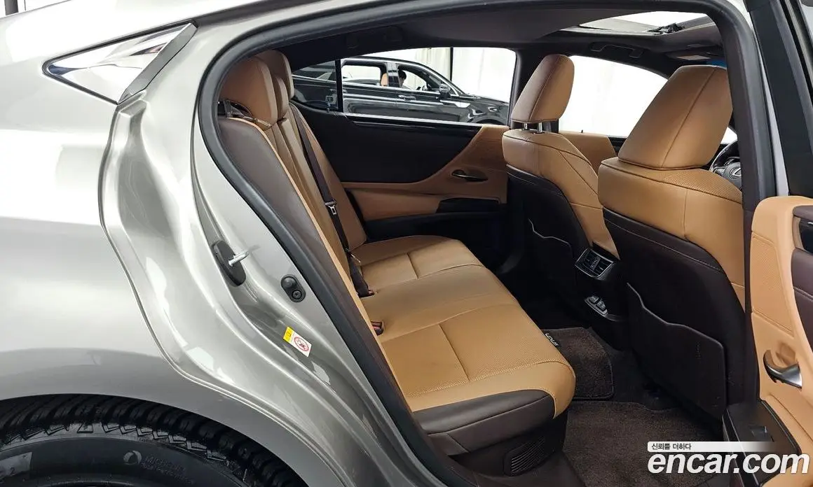 Lexus ES 2019 2.5 автомат (гидро), фото 18 Lexus ES 2019 2.5 автомат (гидро), фото 18