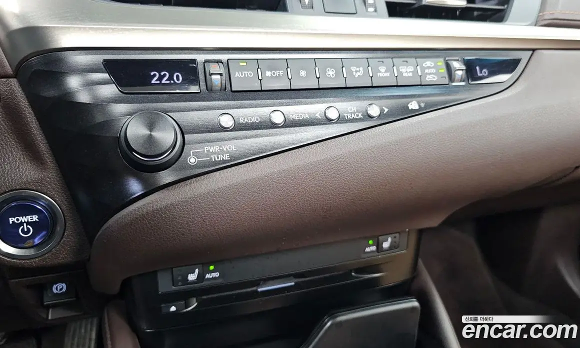 Lexus ES 2019 2.5 автомат (гидро), фото 30 Lexus ES 2019 2.5 автомат (гидро), фото 30