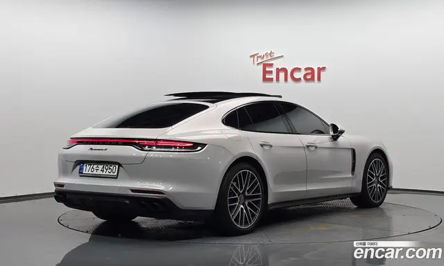 Porsche Panamera, 2022, 30 393 км