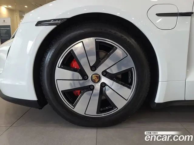 Porsche Taycan 2022 0.1 автомат (гидро), миниатюра 5