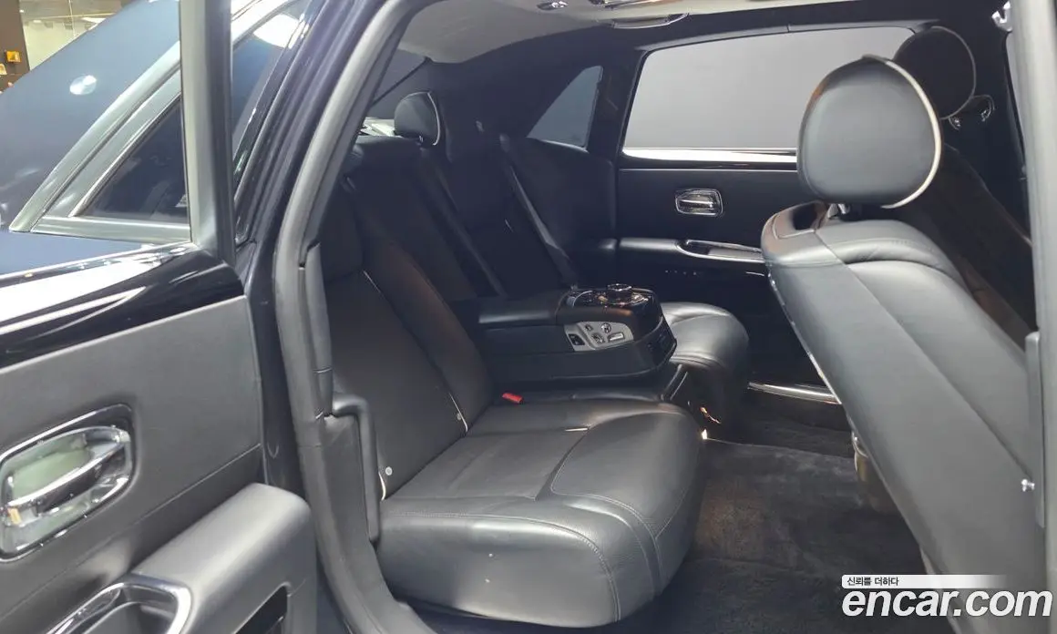 Rolls-Royce Ghost 2016 6.6 автомат (гидро), фото 12 Rolls-Royce Ghost 2016 6.6 автомат (гидро), фото 12