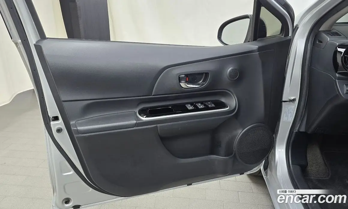 Toyota Prius 2019 1.5 автомат (гидро), фото 14 Toyota Prius 2019 1.5 автомат (гидро), фото 14