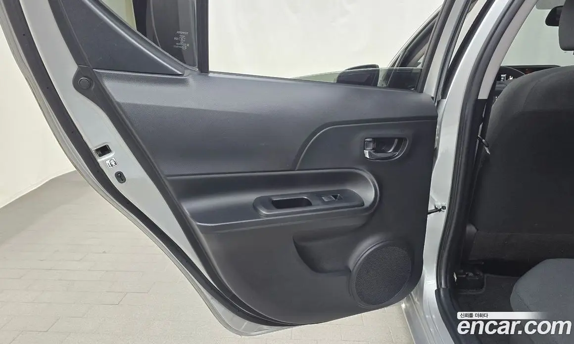 Toyota Prius 2019 1.5 автомат (гидро), фото 15 Toyota Prius 2019 1.5 автомат (гидро), фото 15