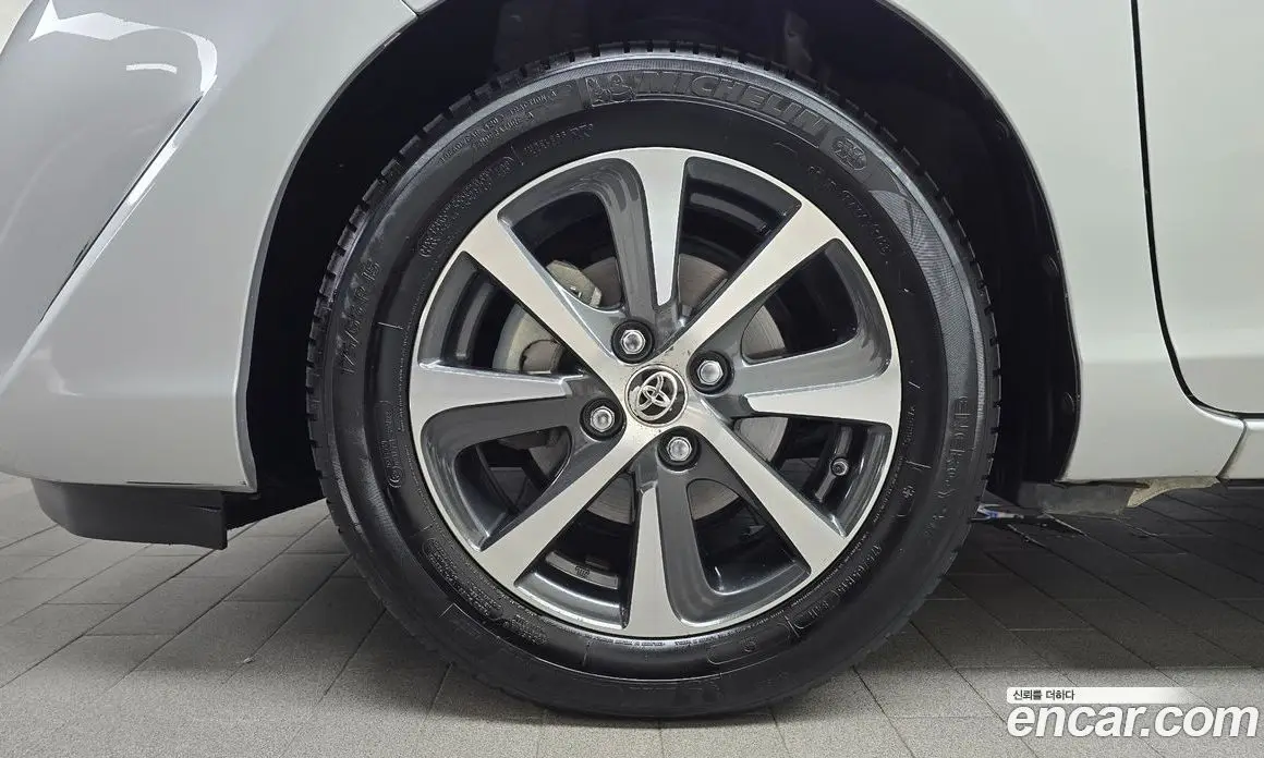 Toyota Prius 2019 1.5 автомат (гидро), фото 5 Toyota Prius 2019 1.5 автомат (гидро), фото 5