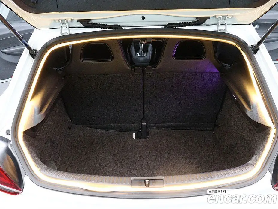Volkswagen Scirocco 2012 2.0 автомат (гидро), фото 5
