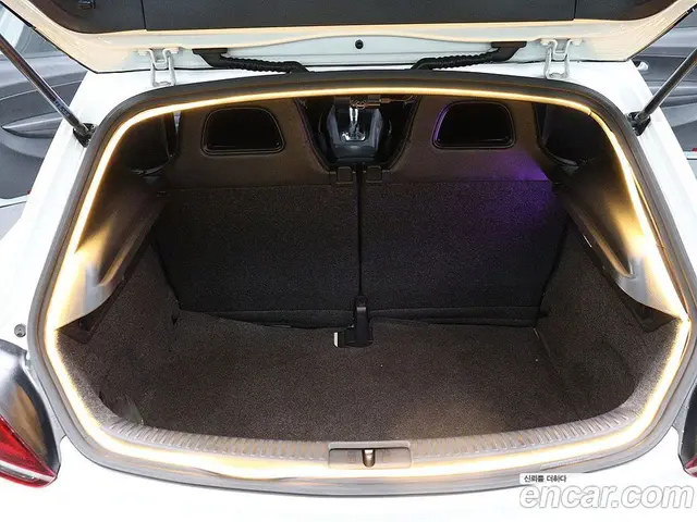 Volkswagen Scirocco 2012 2.0 автомат (гидро), миниатюра 5