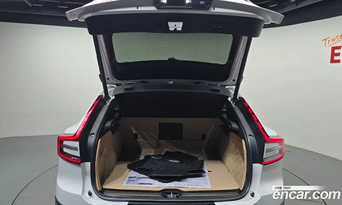 Volvo C40 2022 0.2 автомат (гидро), фото 25