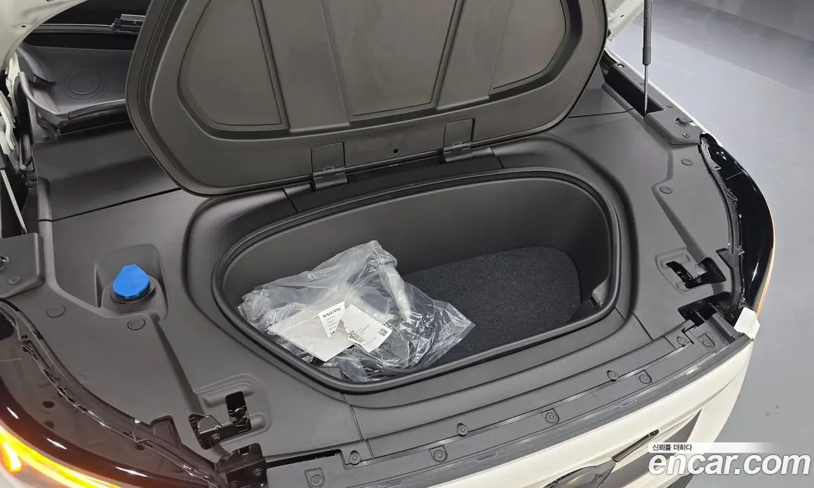 Volvo C40 2022 0.2 автомат (гидро), фото 5