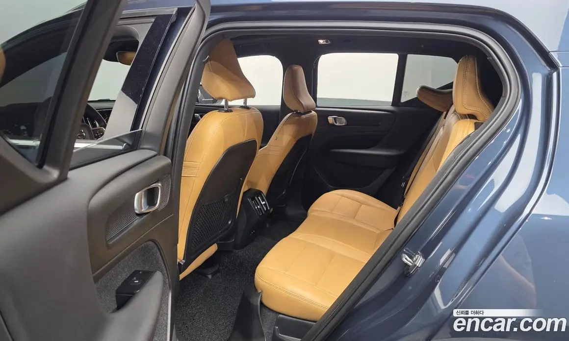 Volvo XC40 2021 2.0 автомат (гидро), фото 11