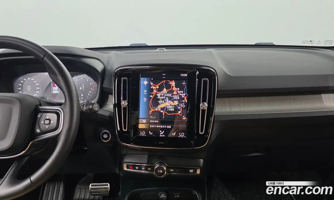 Volvo XC40 2021 2.0 автомат (гидро), фото 15