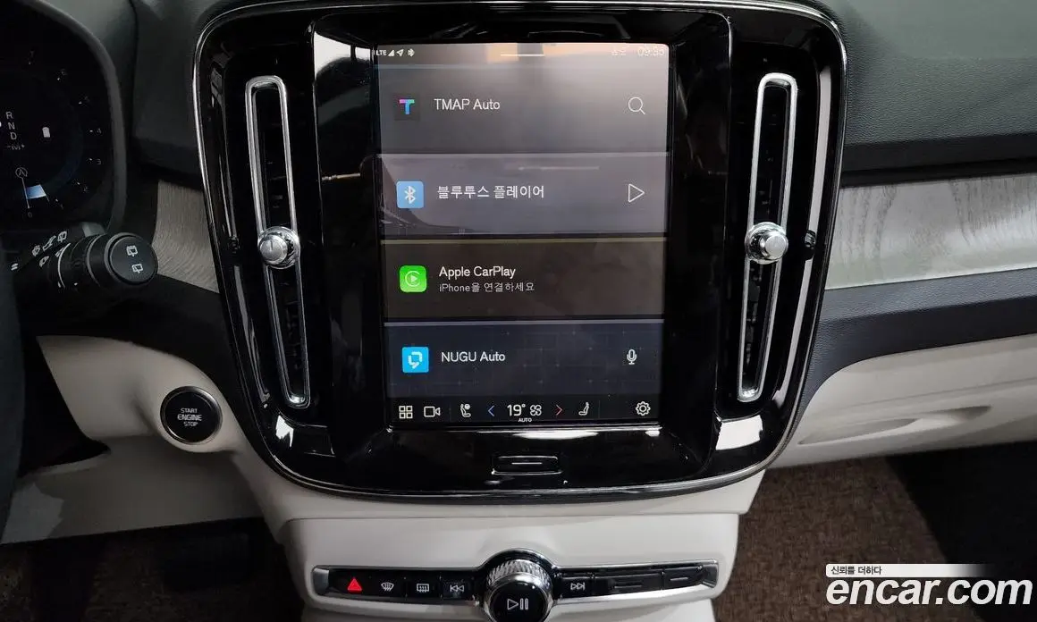 Volvo XC40 2024 2.0 автомат (гидро), фото 19