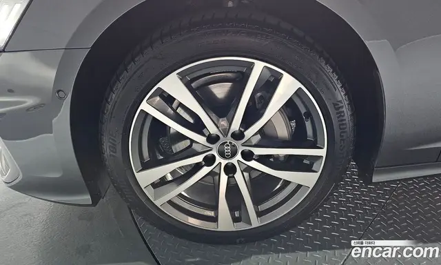 Audi A6 2023 2.0 автомат (гидро), миниатюра 5