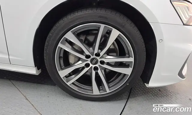 Audi A6 2023 2.0 автомат (гидро), миниатюра 7