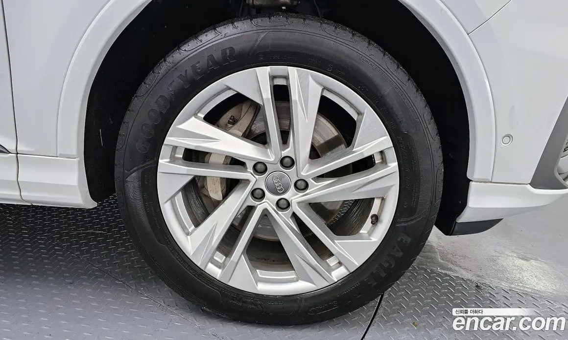 Audi Q7 2021 3.0 автомат (гидро), фото 5