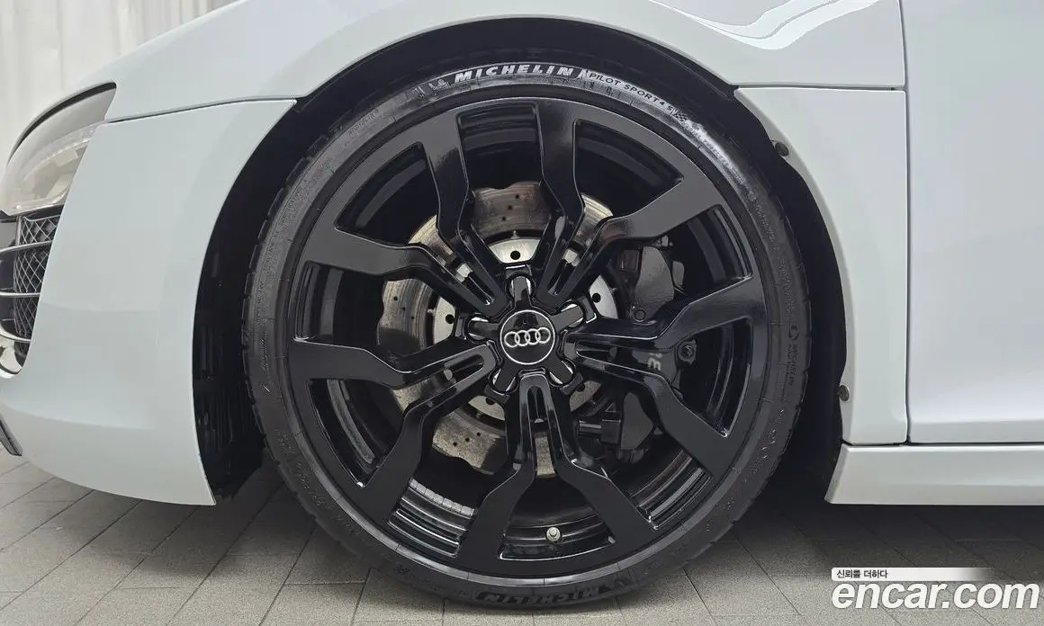 Audi R8 2014 5.2 автомат (гидро), фото 5