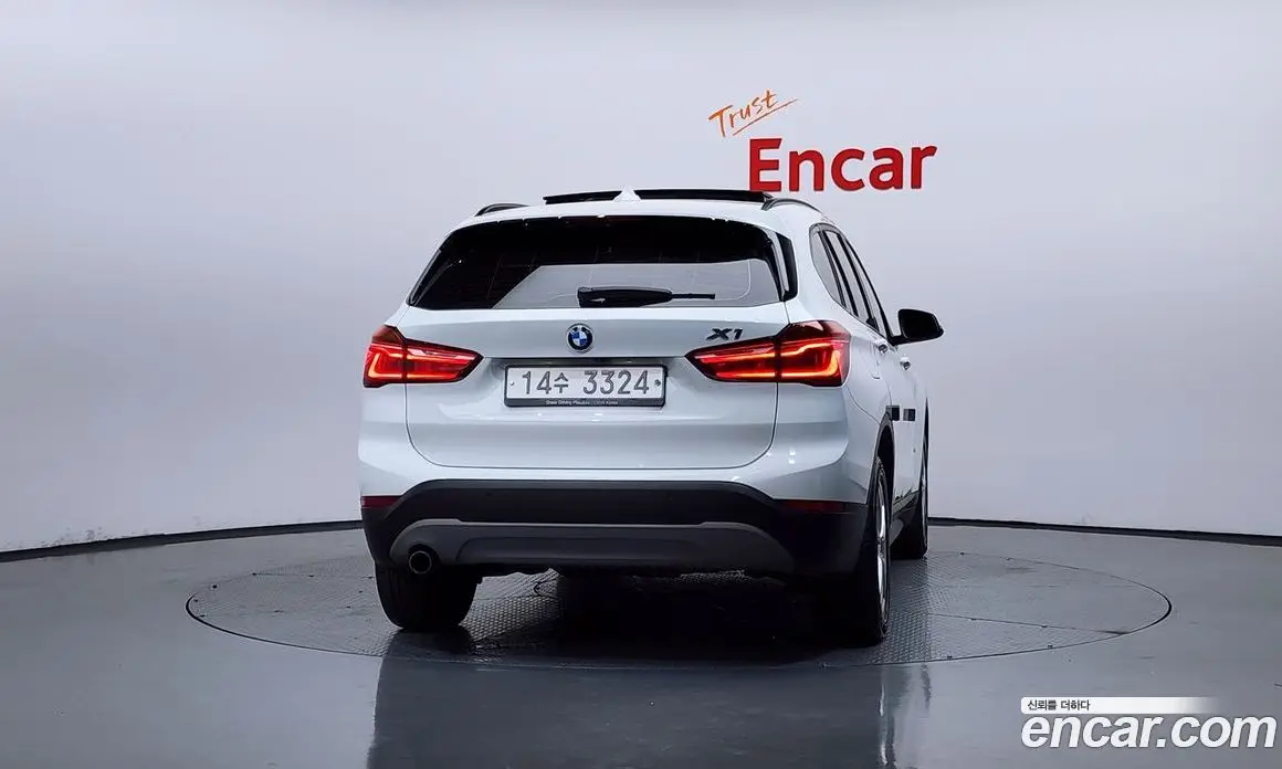 BMW X1 2017 2.0 автомат (гидро), фото 4