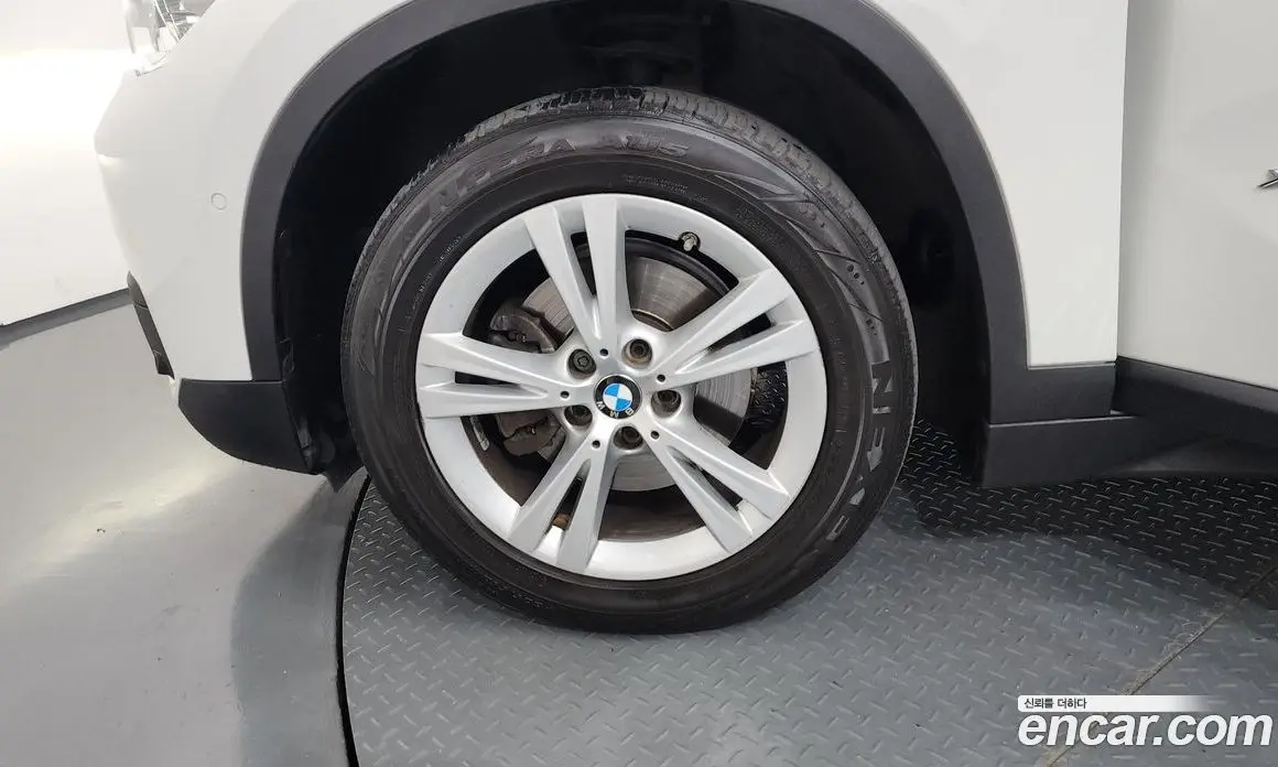 BMW X1 2017 2.0 автомат (гидро), фото 5
