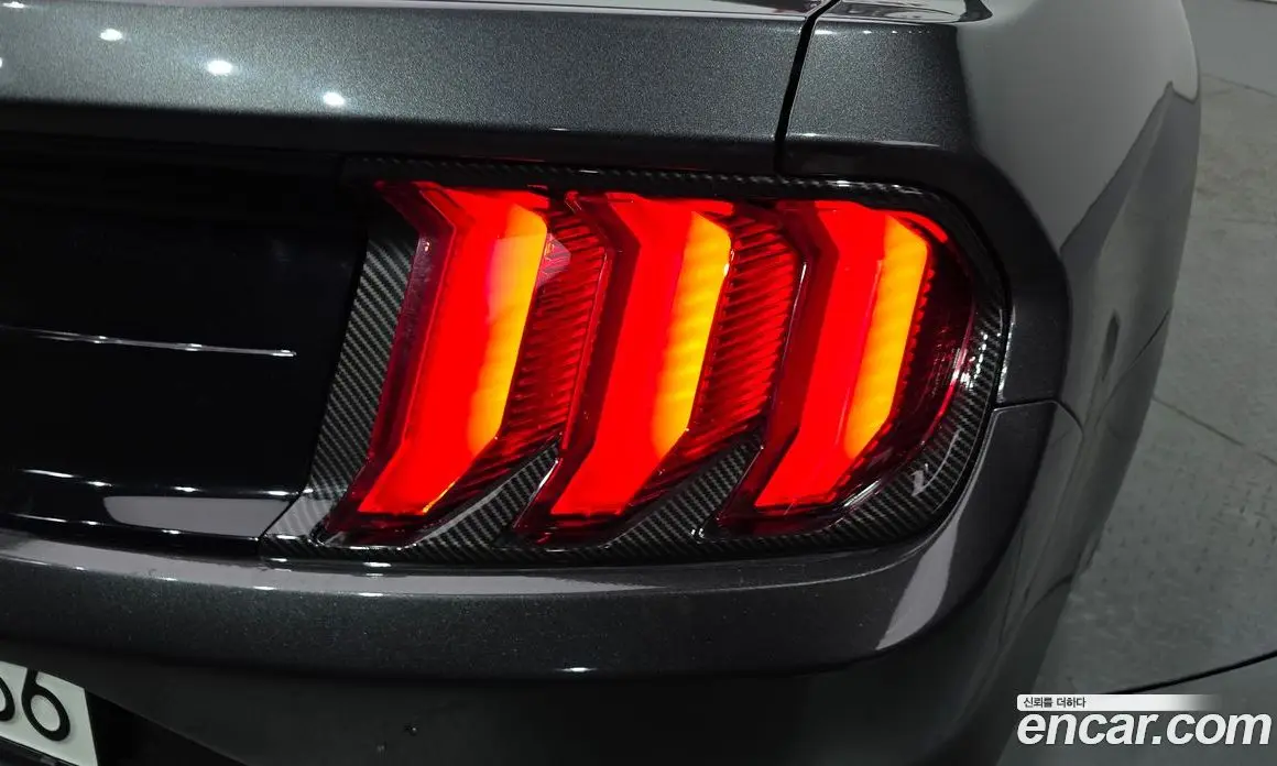 Ford Mustang 2018 2.3 автомат (гидро), фото 9