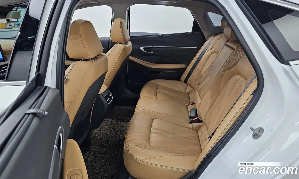 Hyundai Sonata 2023 1.6 автомат (гидро), фото 12