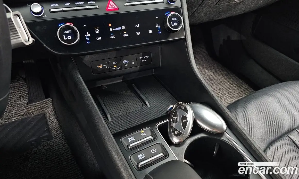 Hyundai Sonata 2023 1.6 автомат (гидро), фото 22