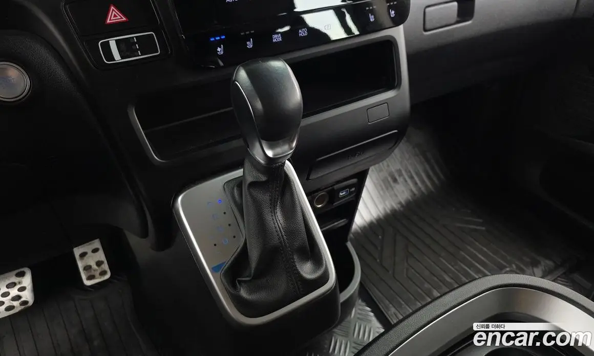 Hyundai Staria 2021 2.2 автомат (гидро), фото 12