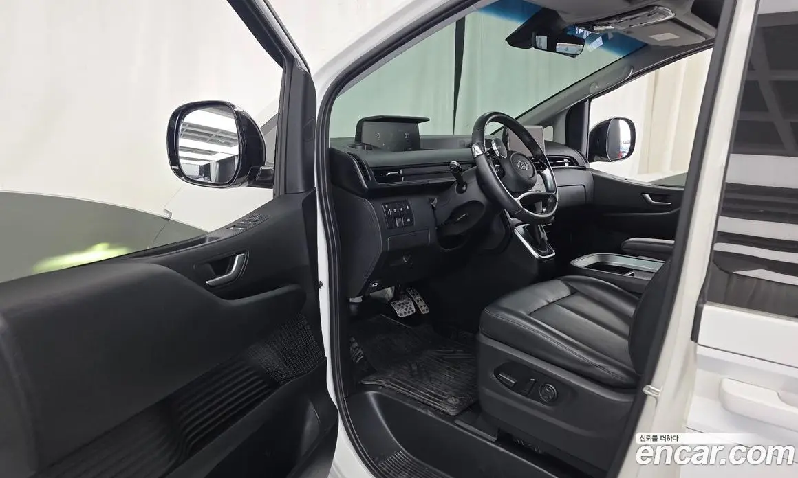 Hyundai Staria 2021 2.2 автомат (гидро), фото 13