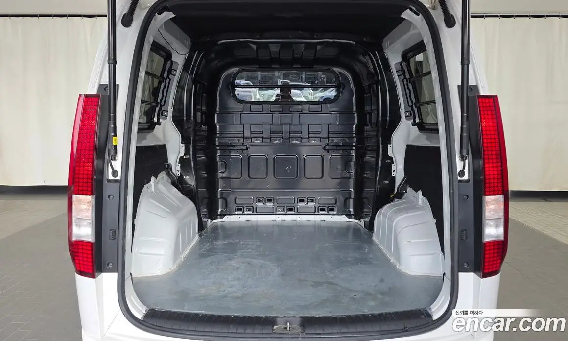 Hyundai Staria 2021 2.2 автомат (гидро), фото 26