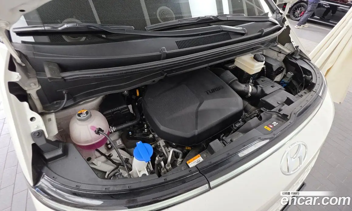 Hyundai Staria 2021 2.2 автомат (гидро), фото 6