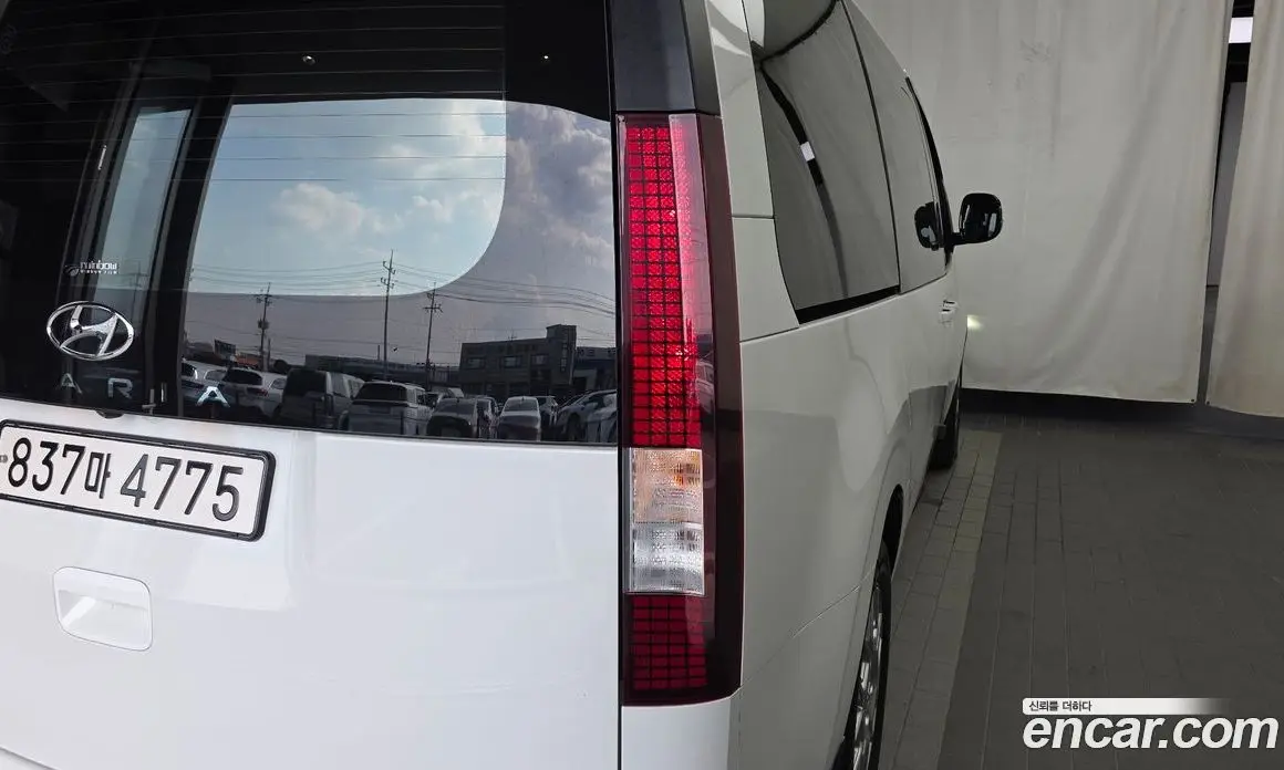 Hyundai Staria 2021 2.2 автомат (гидро), фото 9