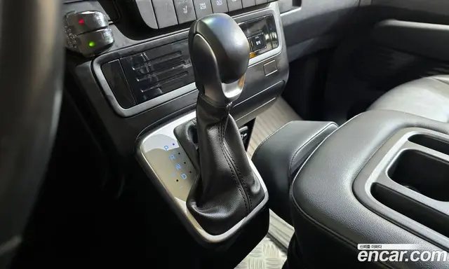 Hyundai Staria 2023 3.5 автомат (гидро), миниатюра 9