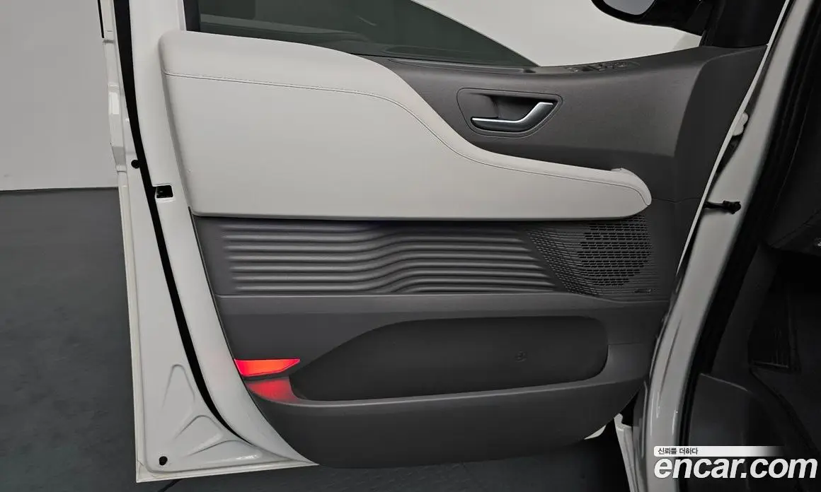 Hyundai Staria 2024 1.6 автомат (гидро), фото 13