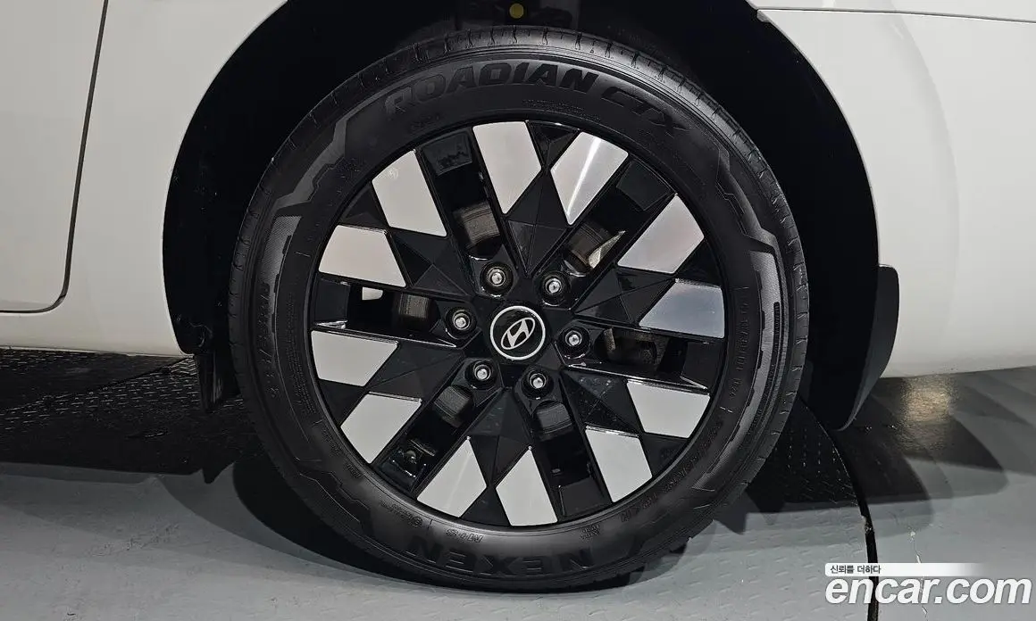 Hyundai Staria 2024 1.6 автомат (гидро), фото 6