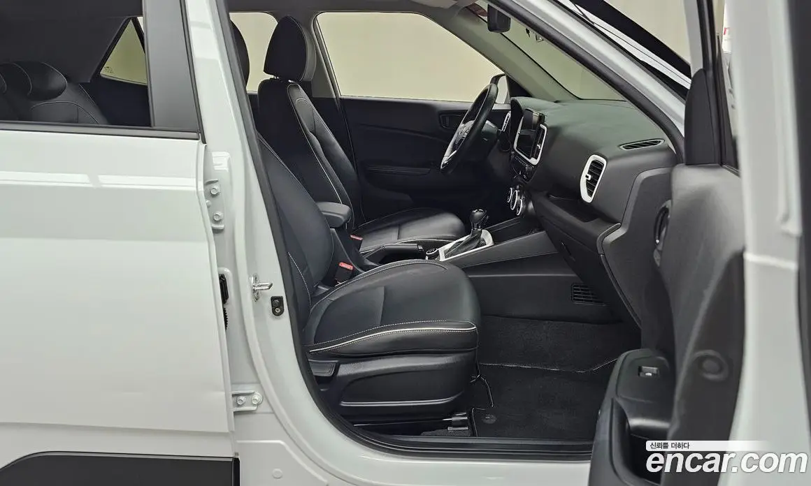 Hyundai Venue 2021 1.6 автомат (гидро), фото 16