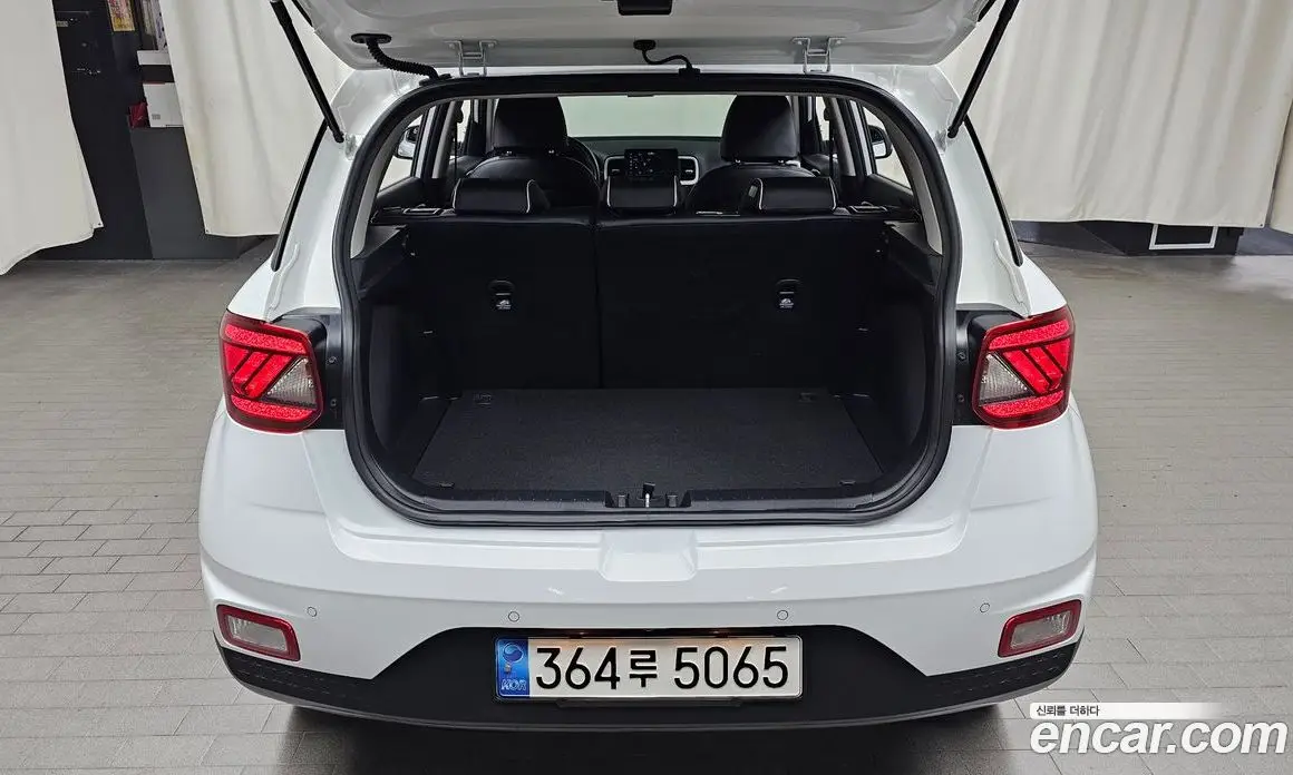 Hyundai Venue 2021 1.6 автомат (гидро), фото 23