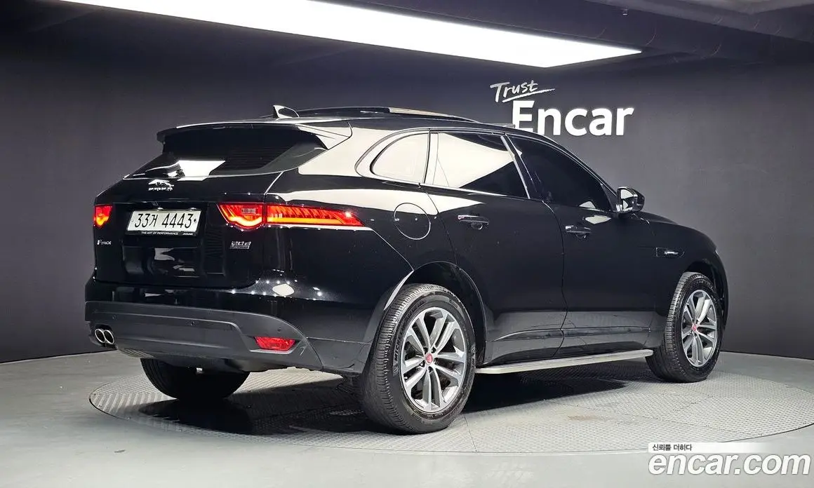 Jaguar F-Pace 2016 2.0 автомат (гидро), фото 2 Jaguar F-Pace 2016 2.0 автомат (гидро), фото 2