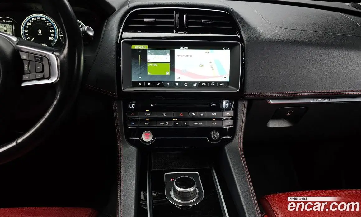 Jaguar F-Pace 2016 2.0 автомат (гидро), фото 13 Jaguar F-Pace 2016 2.0 автомат (гидро), фото 13
