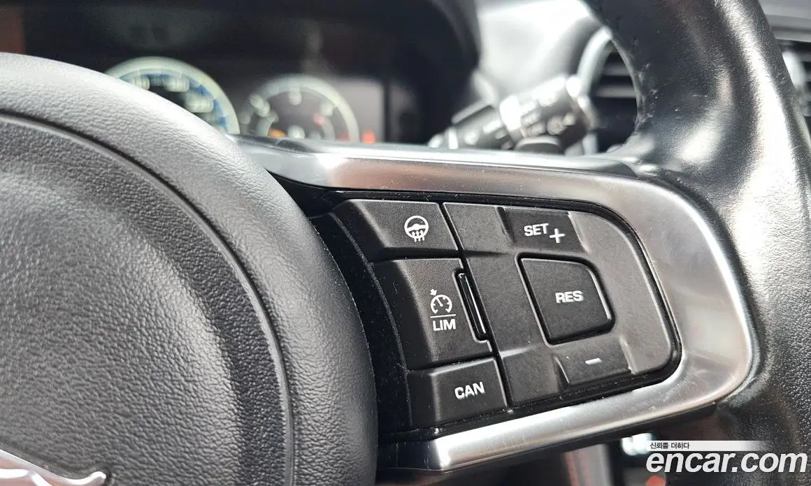 Jaguar F-Pace 2016 2.0 автомат (гидро), фото 16 Jaguar F-Pace 2016 2.0 автомат (гидро), фото 16