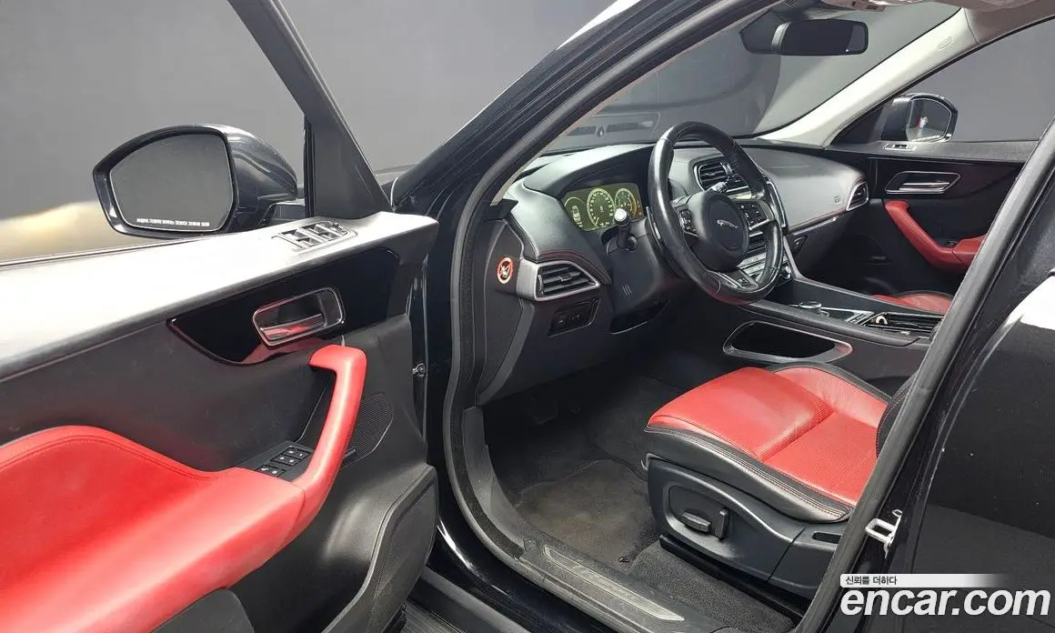 Jaguar F-Pace 2016 2.0 автомат (гидро), фото 10 Jaguar F-Pace 2016 2.0 автомат (гидро), фото 10